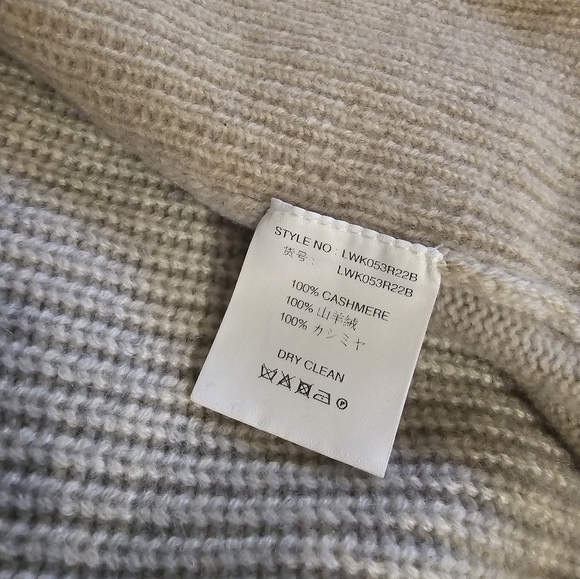 Neiman Marcus Cashmere Knit Sweater Poncho - Picture 6 of 6